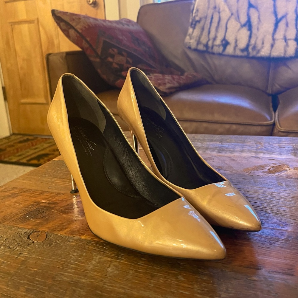 Kenneth Cole Parkville Pump in Nude